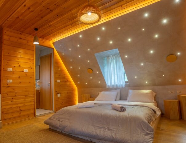 Deluxe Double Room (3)